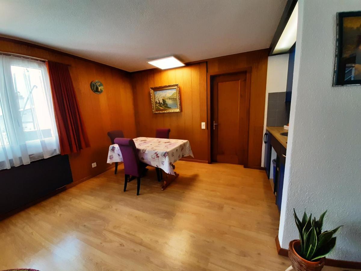 By Interlaken. Parking Apartamento